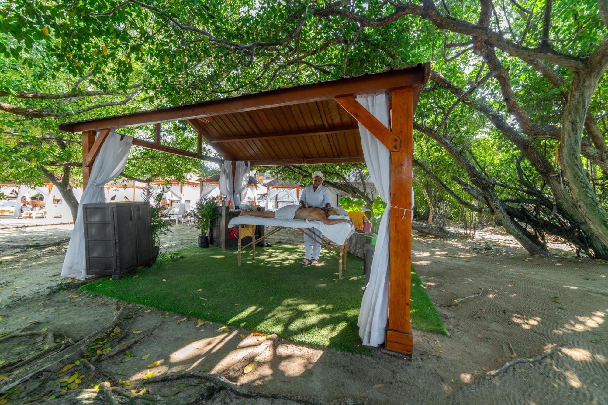 Pao Pao Hotel & Beach Club Isla Grande  Bagian luar foto